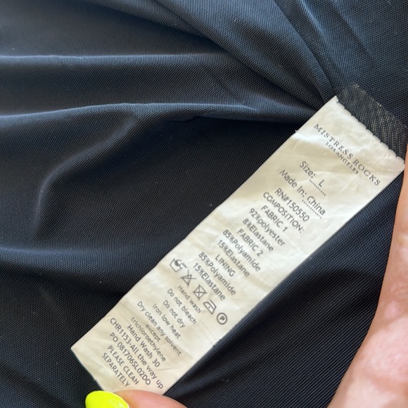 Beautiful 2 piece set Mistress Rocks like new - Picture 13 of 13